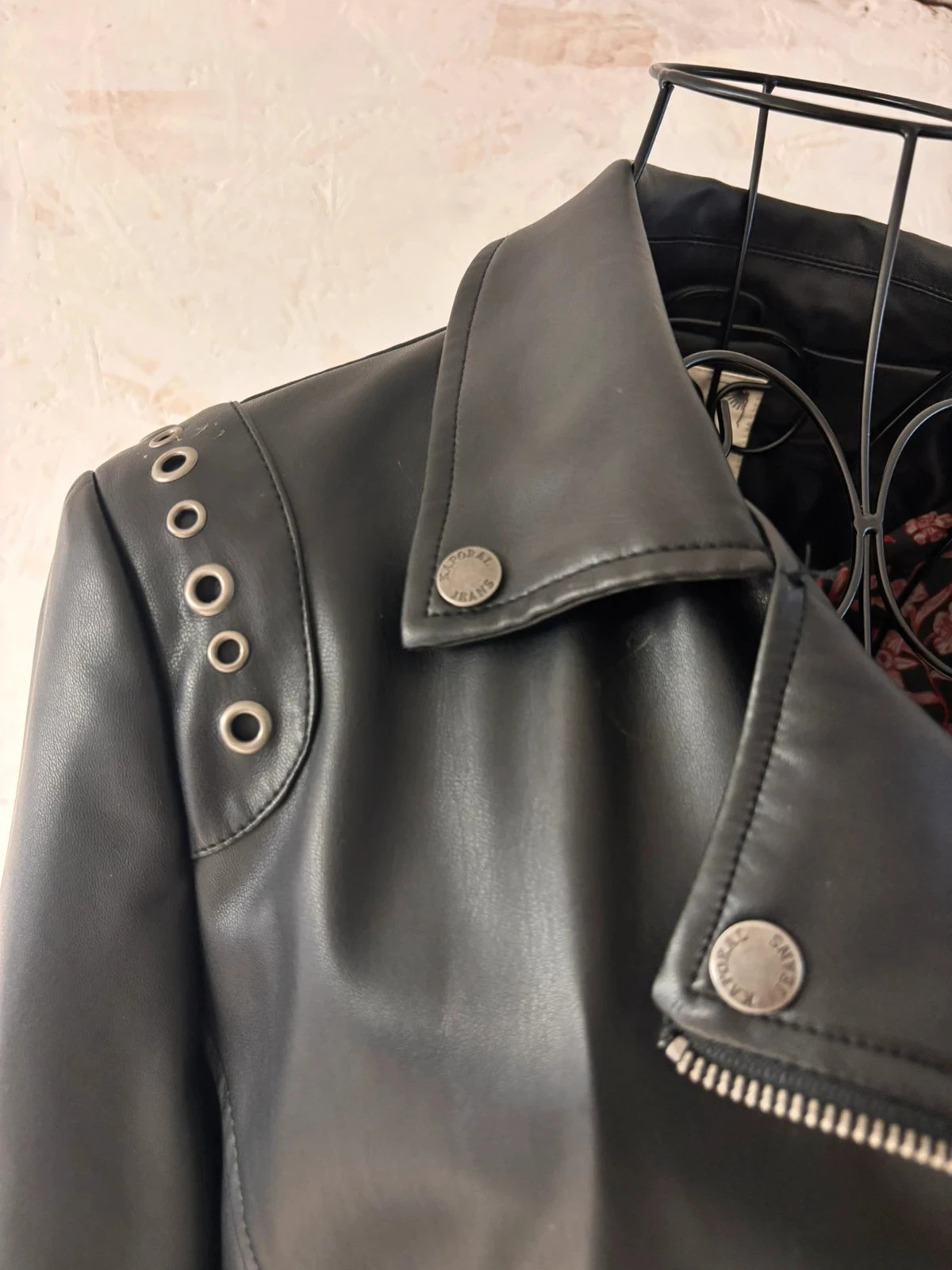 Zwarte faux lederen perfecte jas met bloemvoering Kaporal (Model Torid) Maat M (38) – photo 5